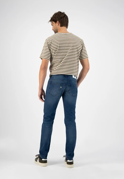 MUD Jeans Regular Dunn True indigo _ KOKOTOKO duurzame kleding Groningen