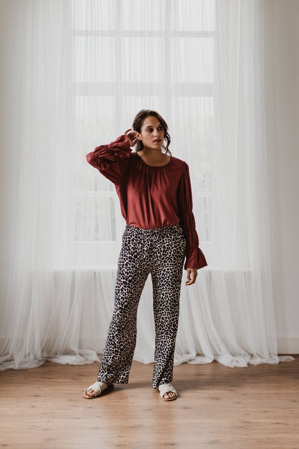 JLABEL broek Meena pants African Leopard_KOKOTOKO duurzame kleding