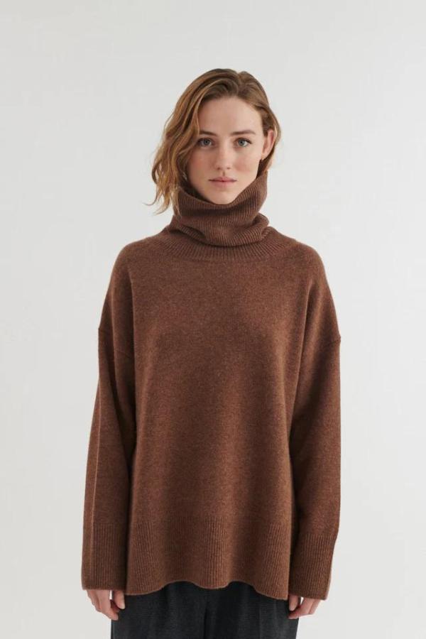 Basic Apparel - Liz T-neck Merino Wool - Fondue Fudge
